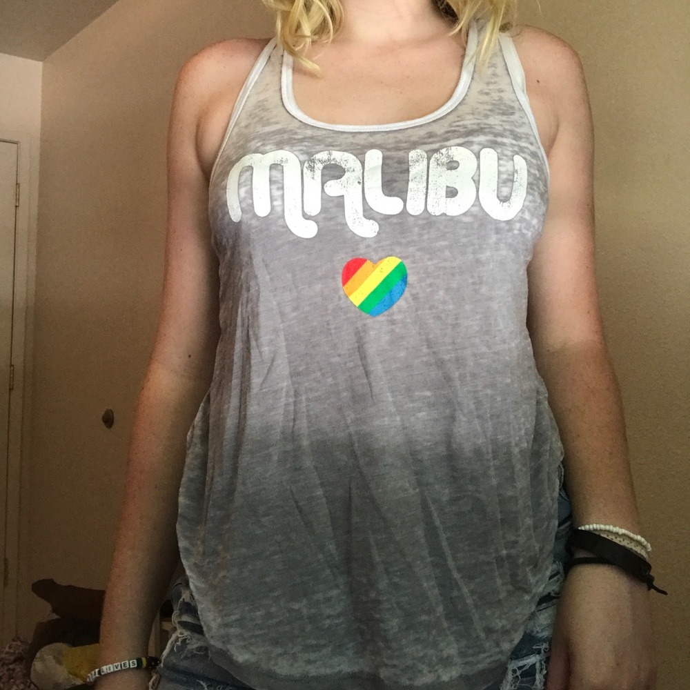 grey tank top